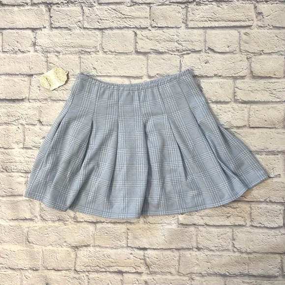 Altar’d State Pleated Mini Skirt Blue and White Plaid Size Medium NWT - Picture 5 of 9